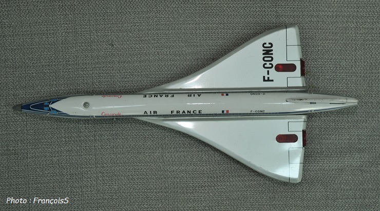 Jouet Concorde en tôle