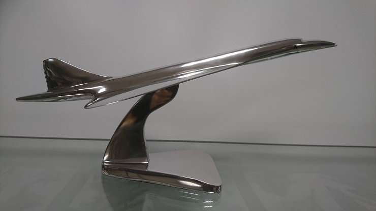 Maquette Concorde en aluminium poli (échelle 1/200)