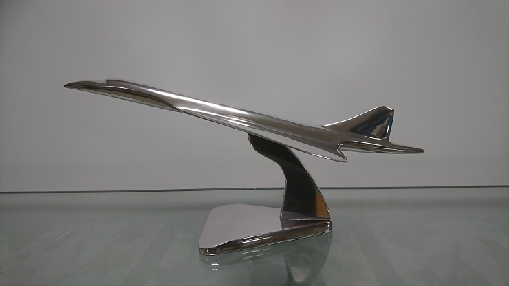 Maquette Concorde en aluminium poli (échelle 1/200)