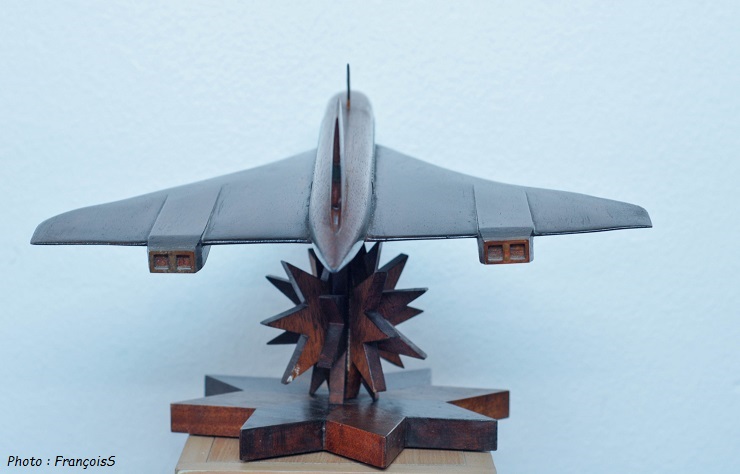 Maquette supersonique en bois (Années 50)