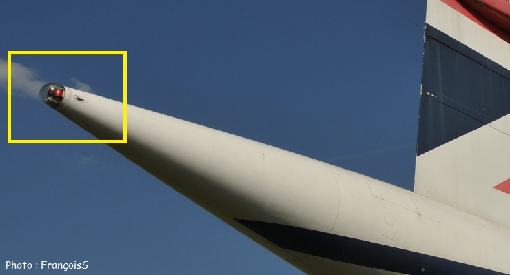 Fuselage : Lampes de cône (Tail Cone Navigational Lamp) 