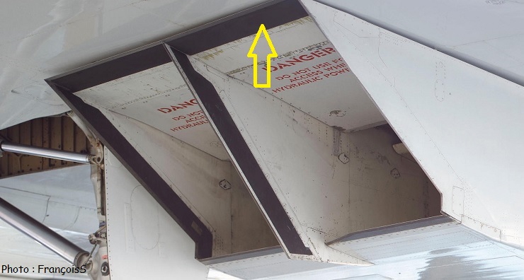 Entrée d'air : Lèvre supérieure d'entrée d'air N°4 - (Air Intake Upper Lip) 