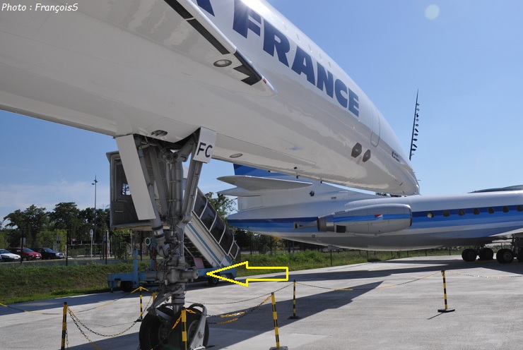 Trains : Actionneur de direction du train avant (Nose undercarriage steering actuator)