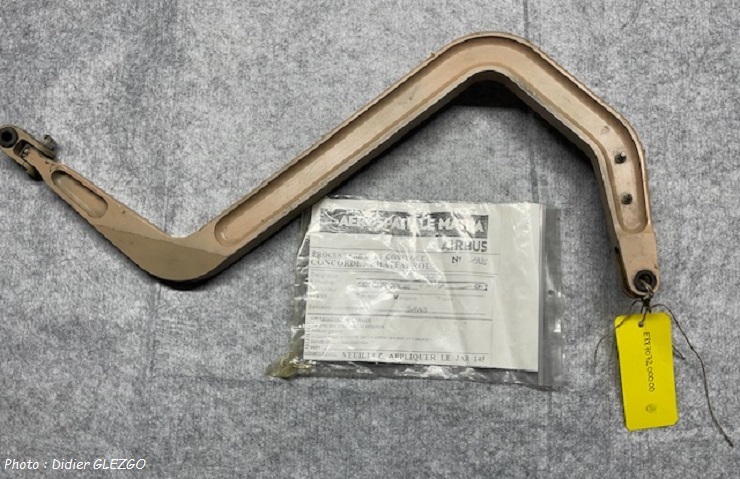 Fuselage : Charnière secondaire de porte