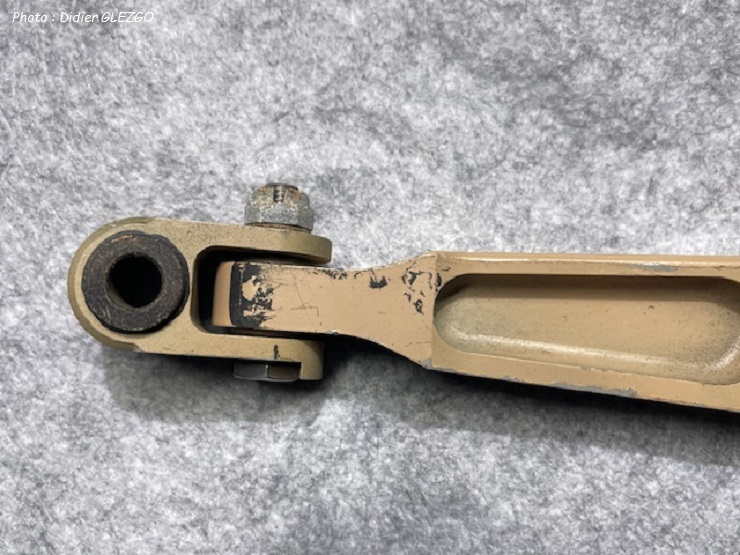 Fuselage : Charnière secondaire de porte