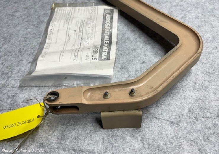Fuselage : Charnière secondaire de porte