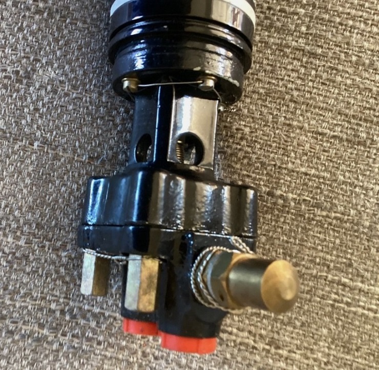 Pièce du cockpit : Pompe lave glace (Windscreen washing pump)