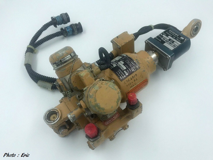 Cockpit : Vérin de sensations artificielles lacet (Artificial feel - Hydraulic Yaw)