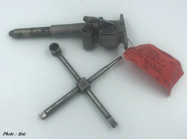 Nacelles : Verrou de Capot et sa clé Indicateur Pression Réservoir (Rotary Latch)