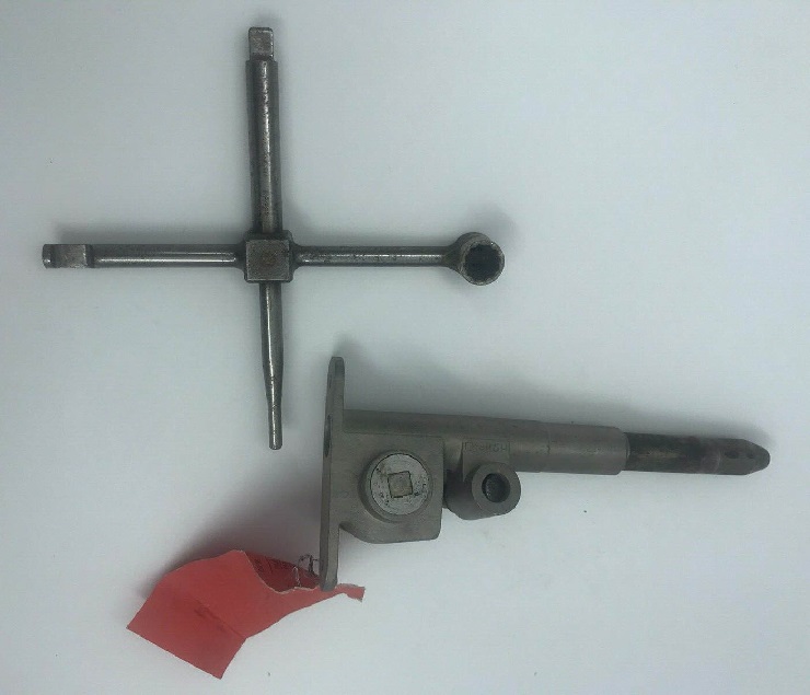 Nacelles : Verrou de Capot et sa clé Indicateur Pression Réservoir (Rotary Latch)
