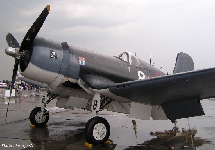 Pilote de chasseur bombardier F4-U CORSAIR