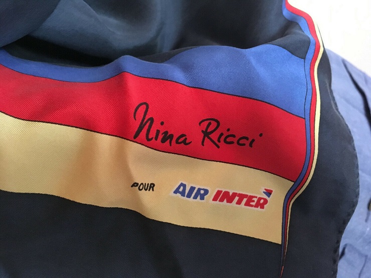 Page N°191 : Tenue d'Hôtesse de la Compagnie AIR INTER (Année 1990) 