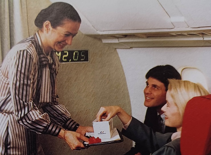 Page N°197 : Robe NINA RICCI Compagnie AIR FRANCE / Concorde (1987)