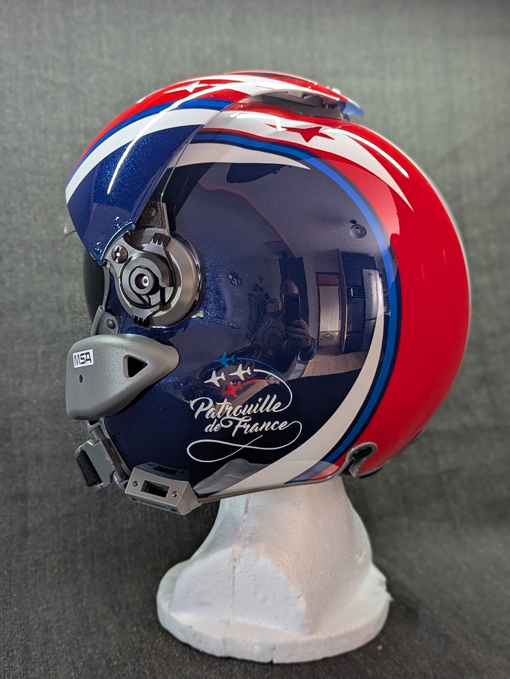 Page N°228 : Casque de pilote à la Patrouille de France (2025) 