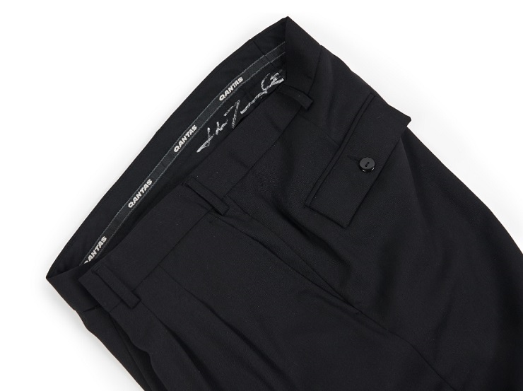 Page N°224 : Uniforme de Commandant de Bord Quantas - Signature John Travolta