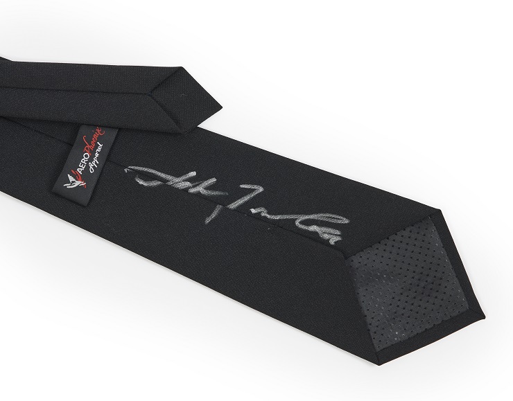 Page N°224 : Uniforme de Commandant de Bord Quantas - Signature John Travolta