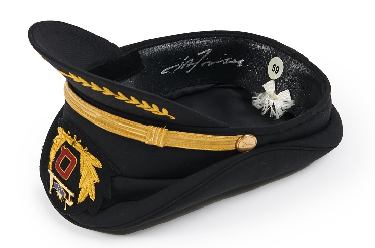 Page N°224 : Uniforme de Commandant de Bord Quantas - Signature John Travolta