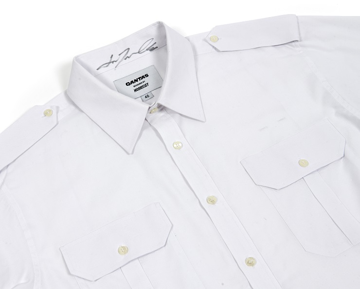Page N°224 : Uniforme de Commandant de Bord Quantas - Signature John Travolta