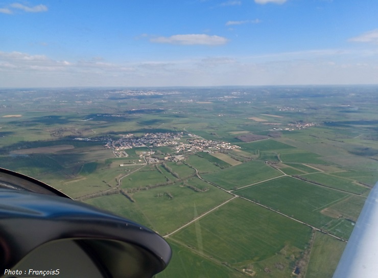 28 février 2023 : Vol vers Fontenay Le Comte en Robin DR401-120 