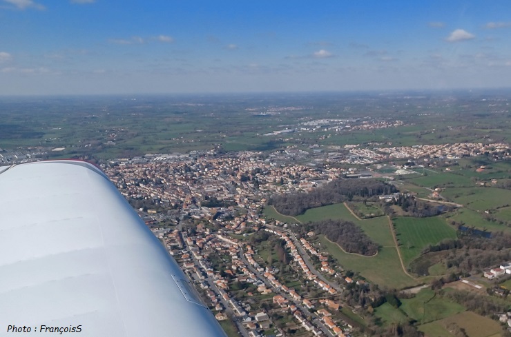 28 février 2023 : Vol vers Fontenay Le Comte en Robin DR401-120 