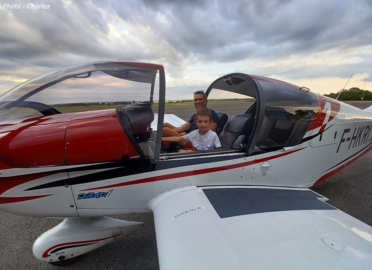 22 Juin 2023 : Vol en Robin DR401-120 avec Charles et son fils