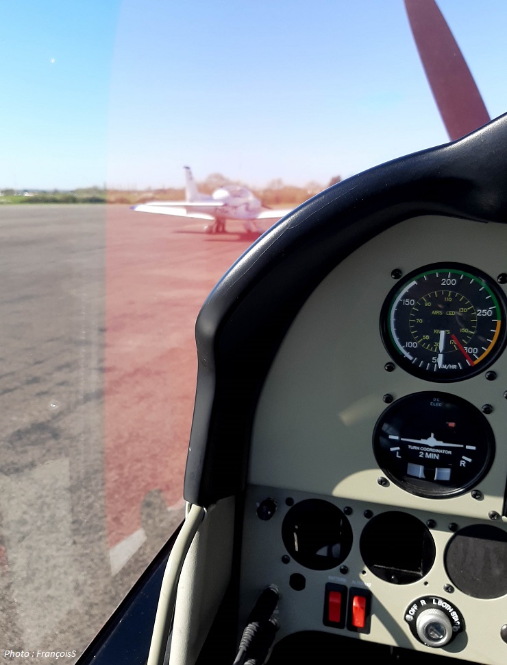 29 Mars 2021 : Vol en Robin DR401 à destination de Laval