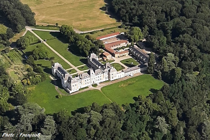 A la recherche du VOR d'Angers et du Château de Louis de Funès