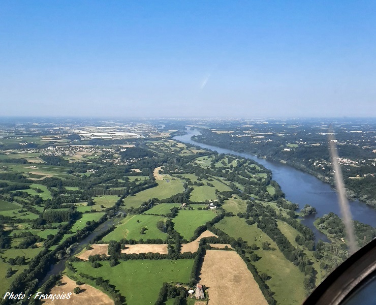A la recherche du VOR d'Angers et du Château de Louis de Funès