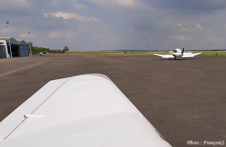 Vol vers Montaigu en Robin DR401