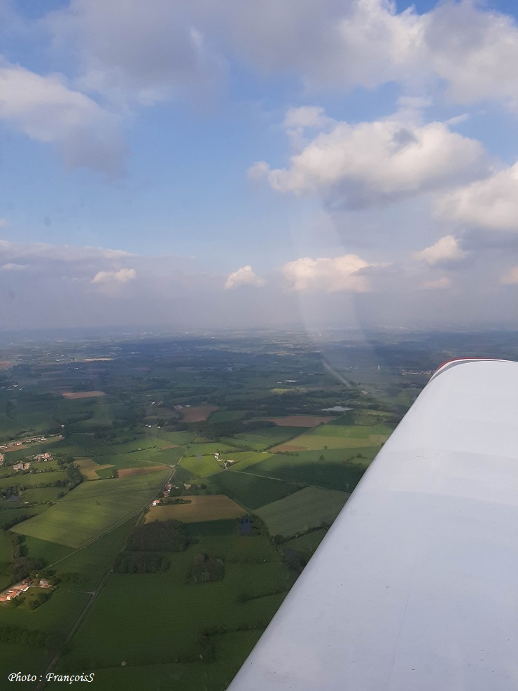 Vol vers Montaigu en Robin DR401