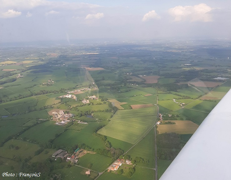 Vol vers Montaigu en Robin DR401