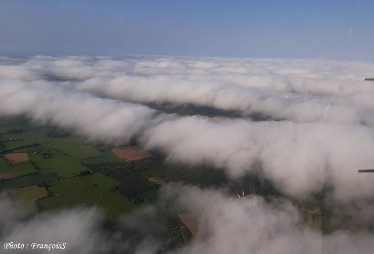 Robin DR401 et nuages bas