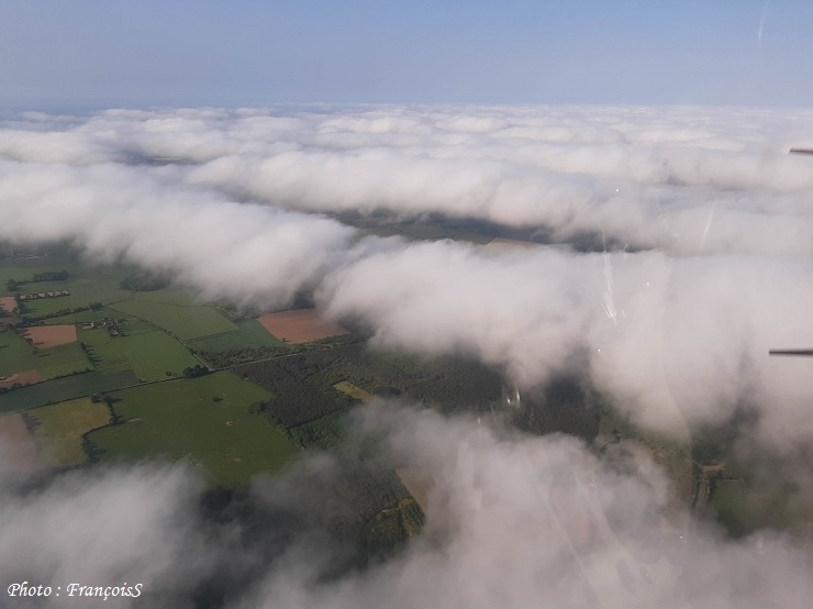 Robin DR401 et nuages bas