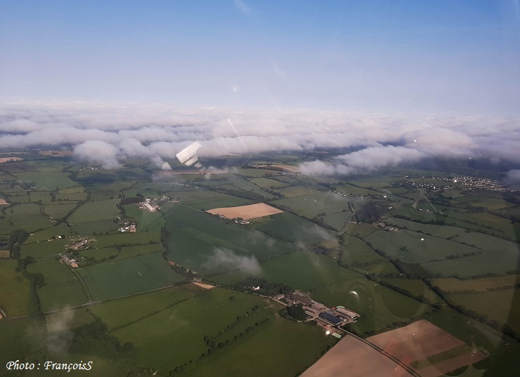 Robin DR401 et nuages bas
