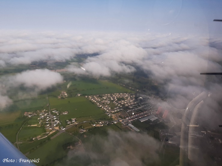 Robin DR401 et nuages bas