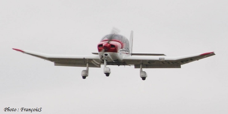 04 Septembre 2022 : Robin DR401 en tours de piste
